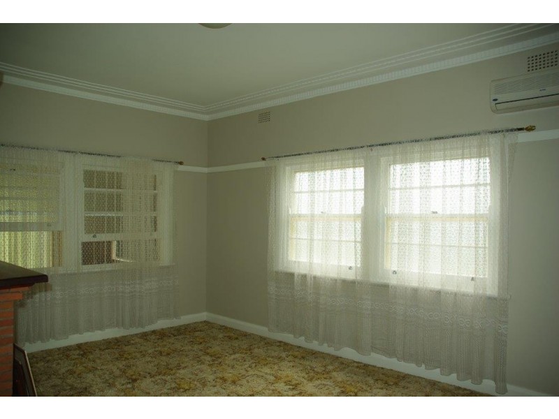 48 whiteley Street, Wellington NSW 2820