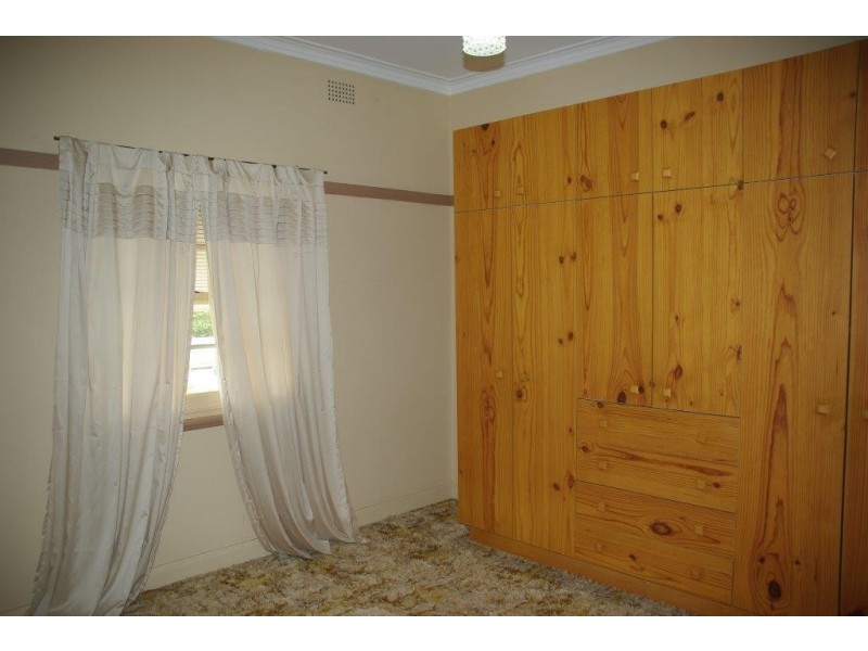 48 whiteley Street, Wellington NSW 2820