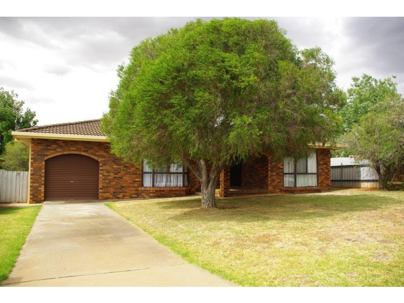 120 Maxwell Street, Wellington NSW 2820