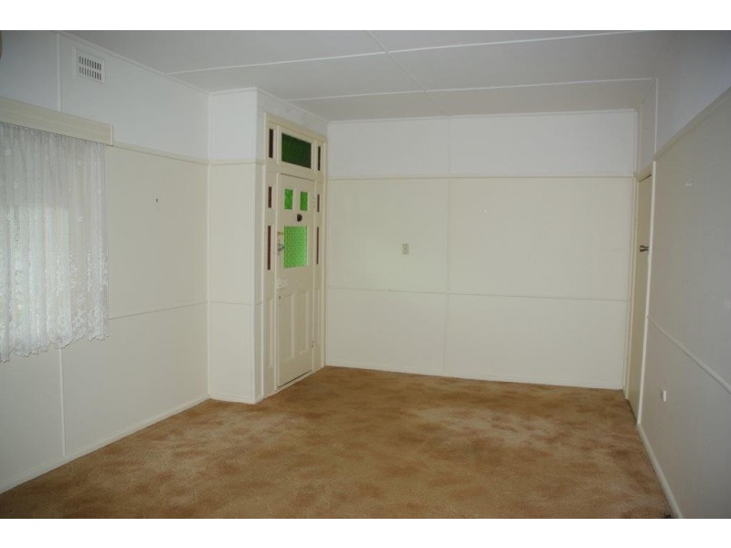 33 Charles Street, Wellington NSW 2820