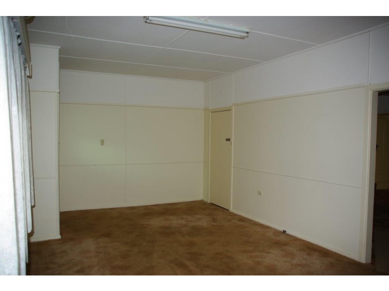 33 Charles Street, Wellington NSW 2820