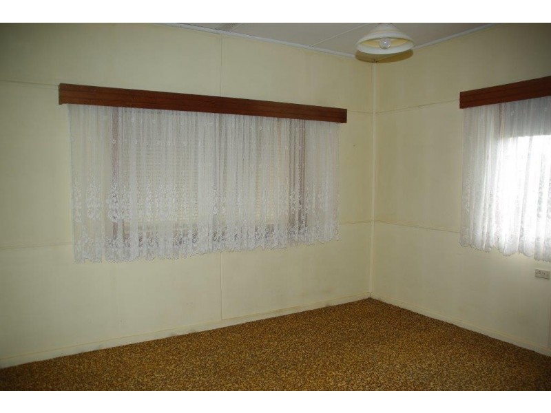 33 Charles Street, Wellington NSW 2820