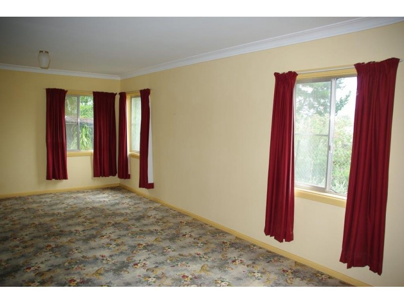 33 Charles Street, Wellington NSW 2820