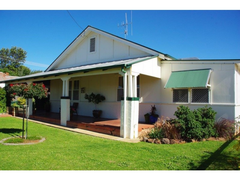 35 Simpson Street, Wellington NSW 2820