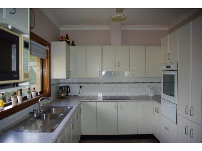 61 simpson Street, Wellington NSW 2820