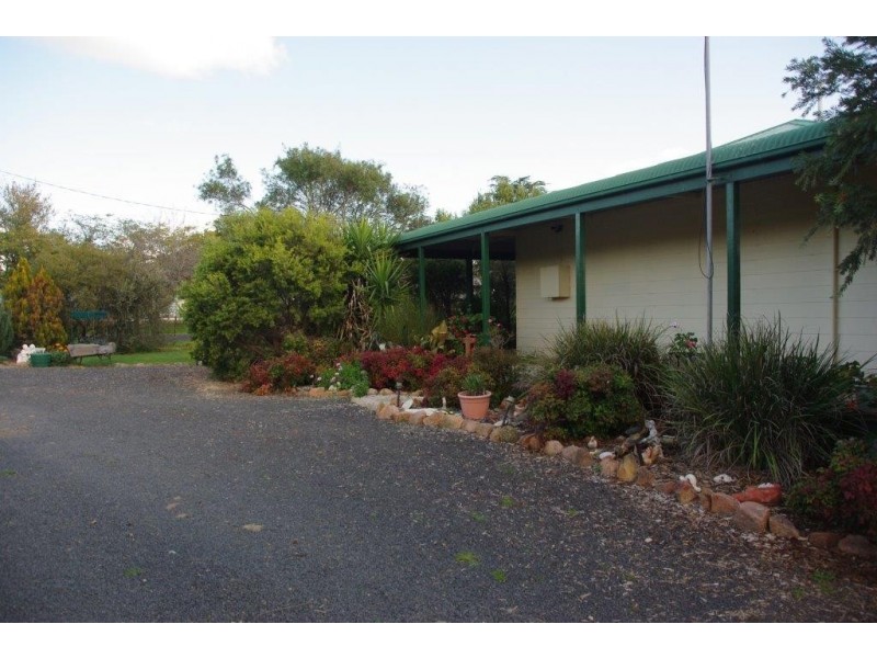 10 Railway Parade, Yeoval NSW 2868