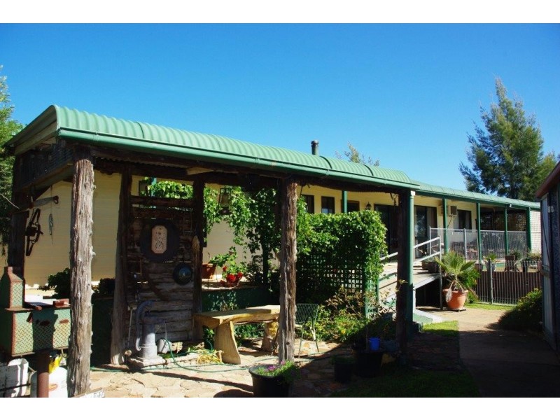 10 Railway Parade, Yeoval NSW 2868