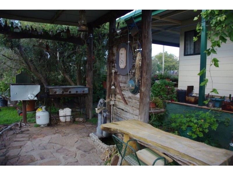 10 Railway Parade, Yeoval NSW 2868