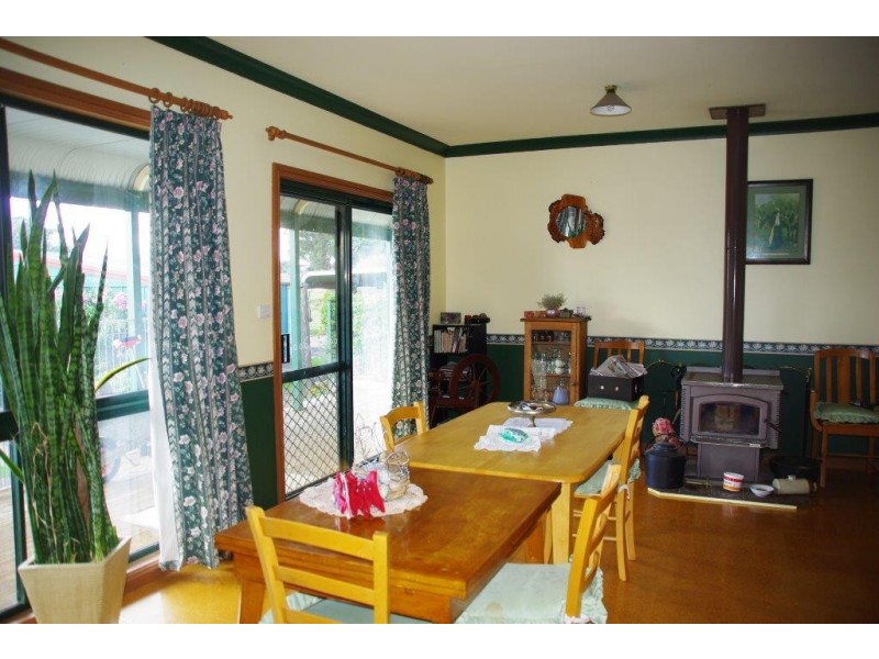 10 Railway Parade, Yeoval NSW 2868