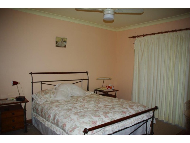 10 Railway Parade, Yeoval NSW 2868