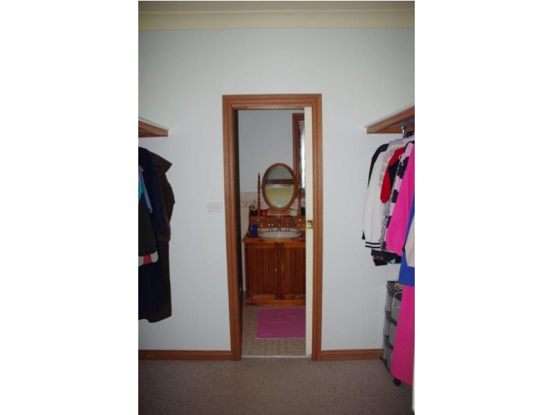 10 Railway Parade, Yeoval NSW 2868