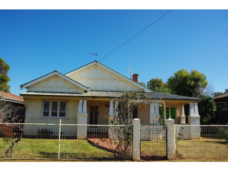 101 Simpson Street, Wellington NSW 2820