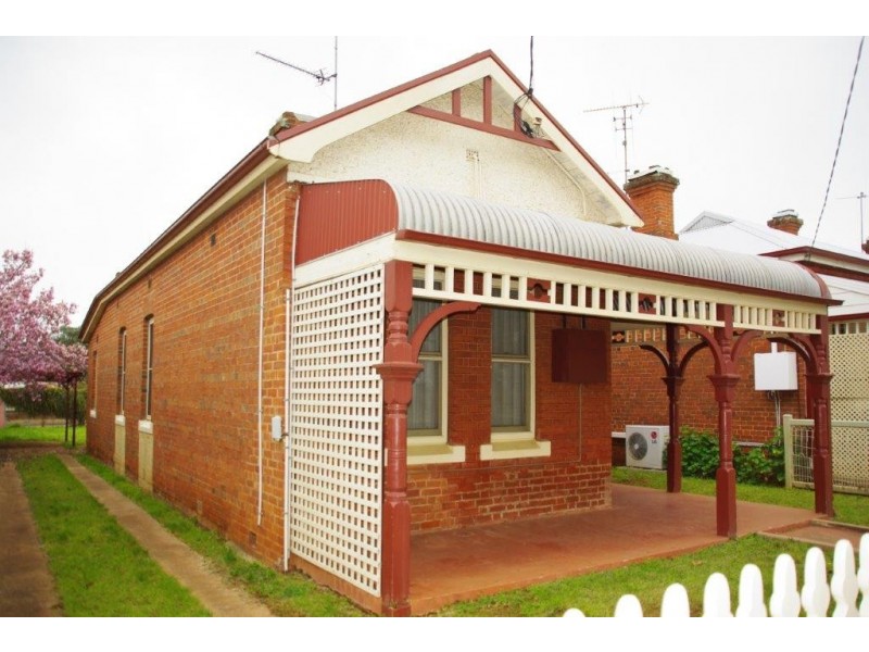 87 Simpson Street, Wellington NSW 2820