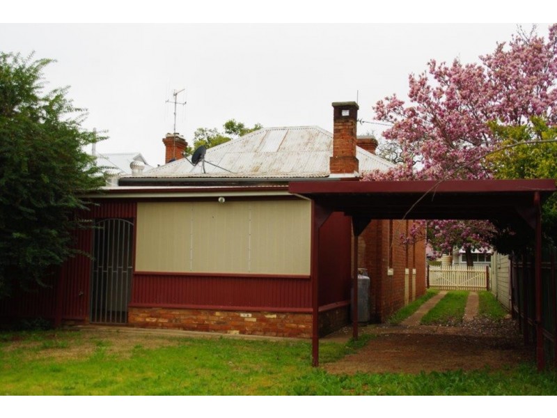 87 Simpson Street, Wellington NSW 2820