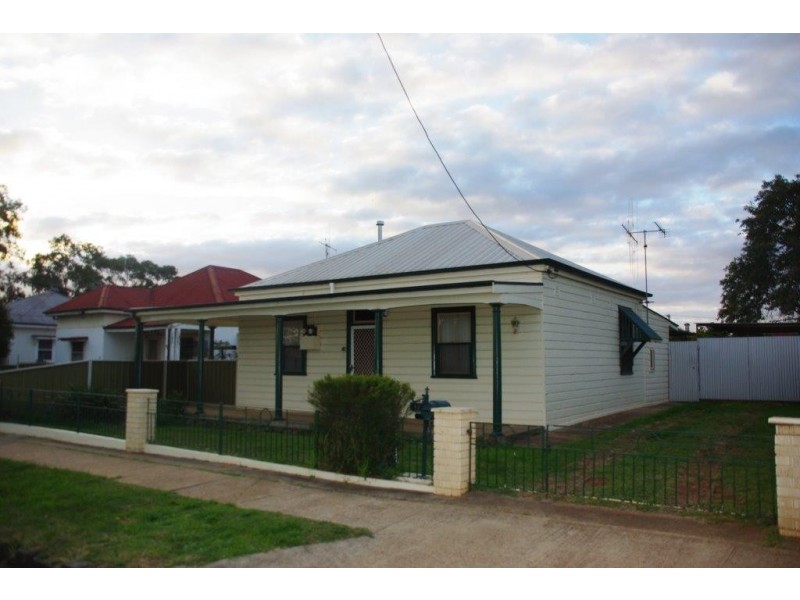 82 Warne Street, Wellington NSW 2820