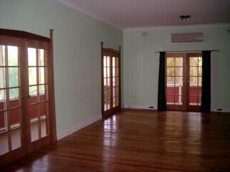 122 Warne Street, Wellington NSW 2820