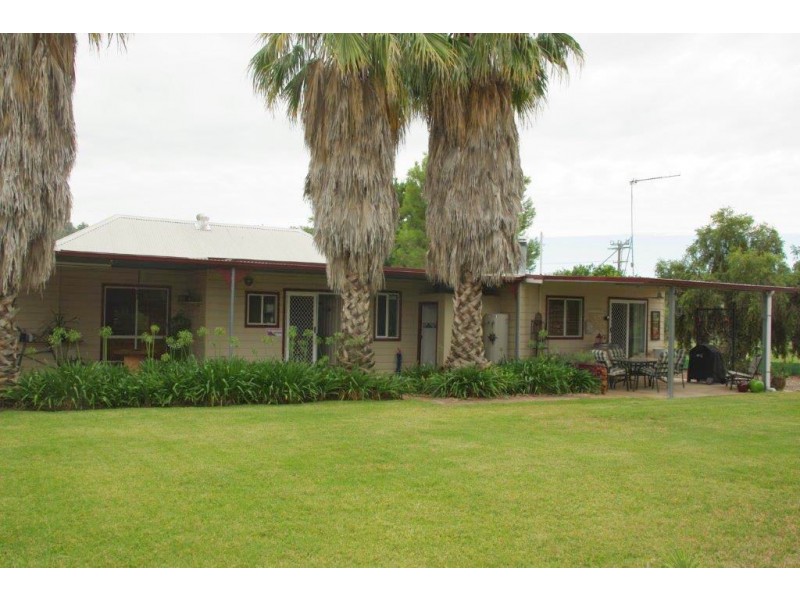 122 Falls Road, Wellington NSW 2820