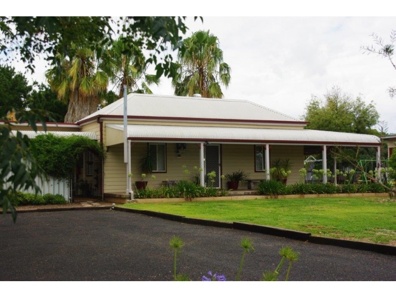 122 Falls Road, Wellington NSW 2820