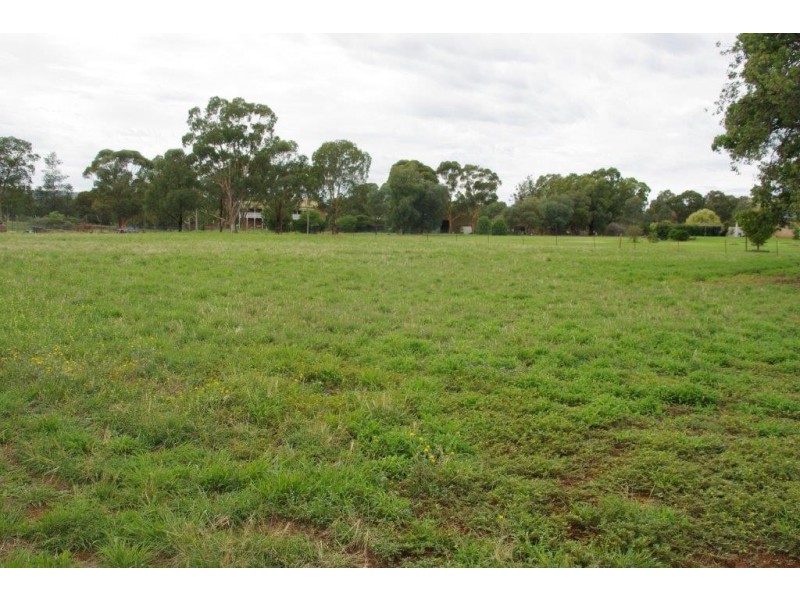 122 Falls Road, Wellington NSW 2820