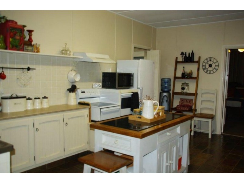 122 Falls Road, Wellington NSW 2820