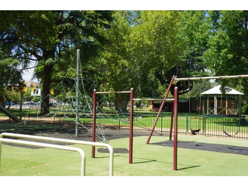 44 Warne Street, Wellington NSW 2820