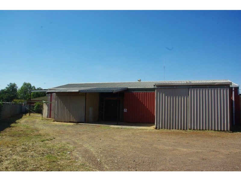 2 Warrawee Place, Wellington NSW 2820