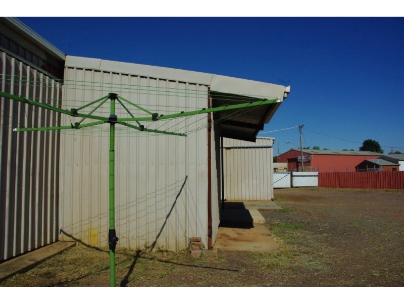 2 Warrawee Place, Wellington NSW 2820