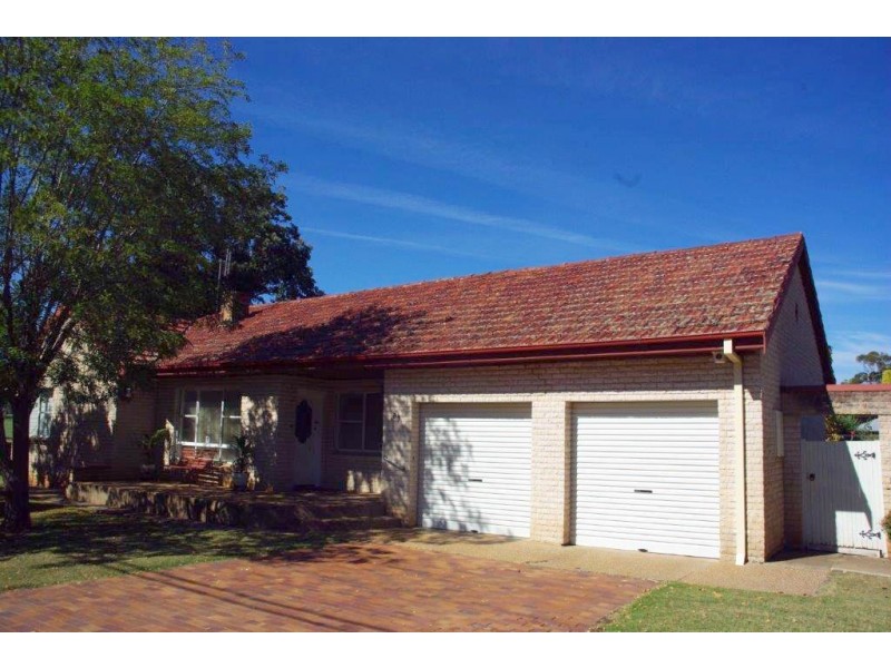 83 Gobolion Street, Wellington NSW 2820