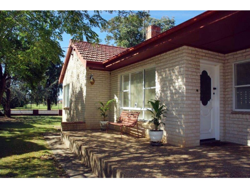 83 Gobolion Street, Wellington NSW 2820