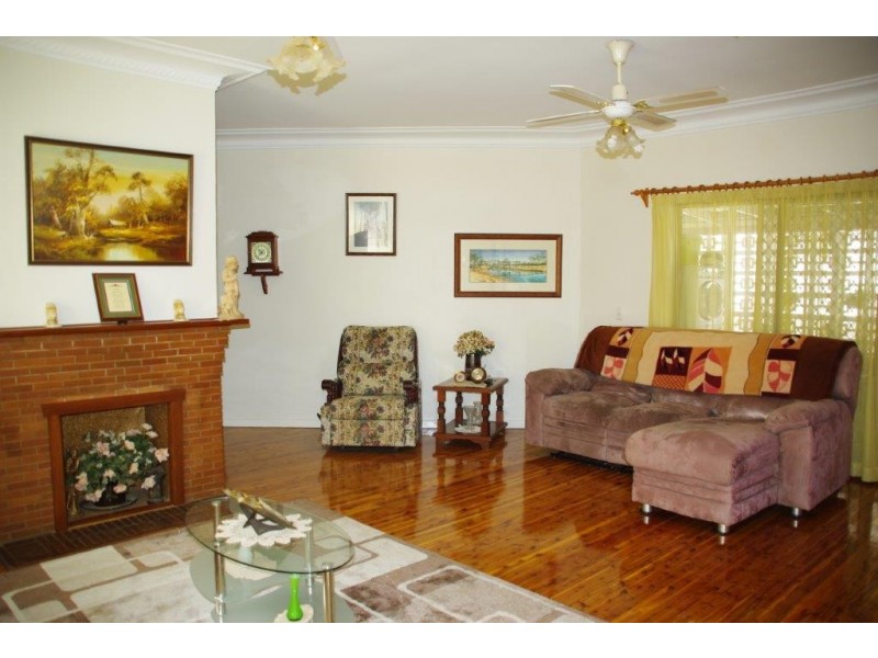 83 Gobolion Street, Wellington NSW 2820