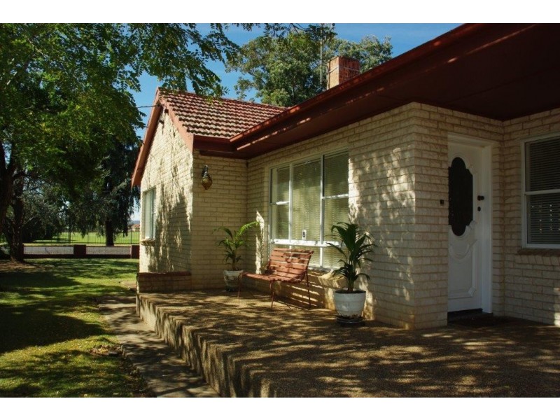 83 Gobolion Street, Wellington NSW 2820