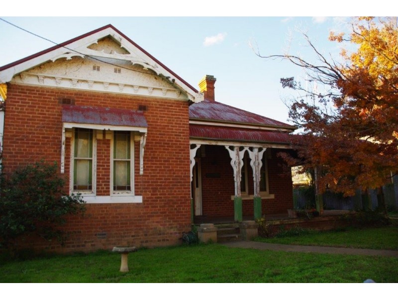 8 Warne Street, Wellington NSW 2820