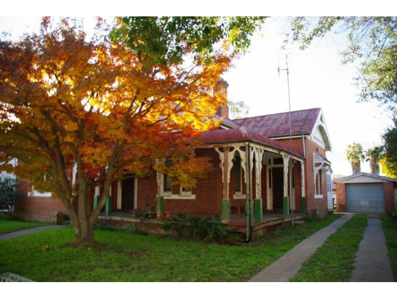 8 Warne Street, Wellington NSW 2820