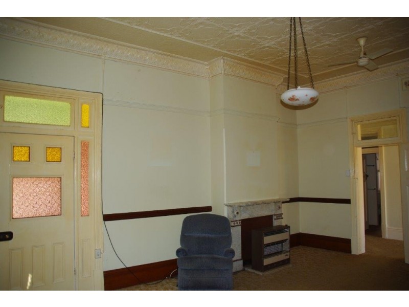 8 Warne Street, Wellington NSW 2820