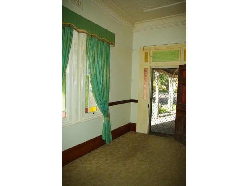 8 Warne Street, Wellington NSW 2820