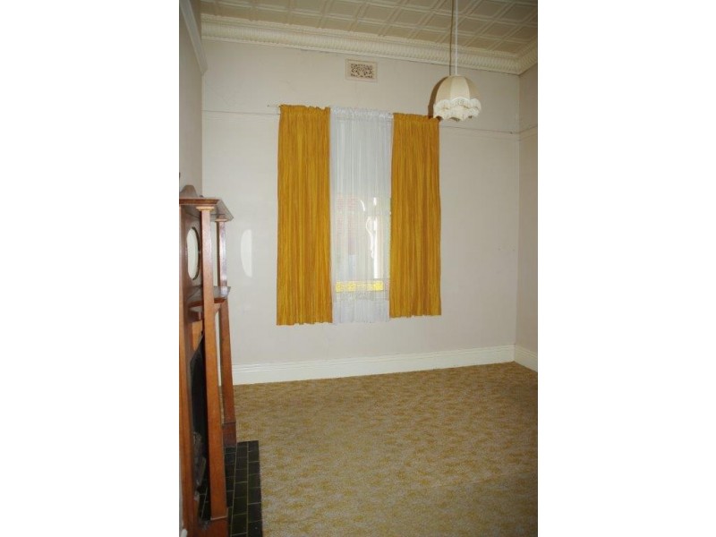 8 Warne Street, Wellington NSW 2820