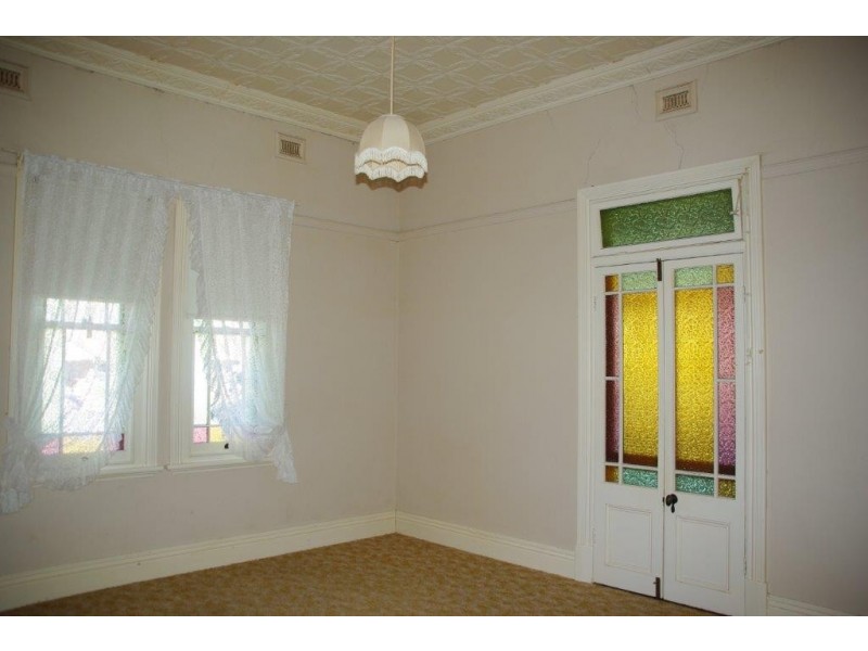 8 Warne Street, Wellington NSW 2820