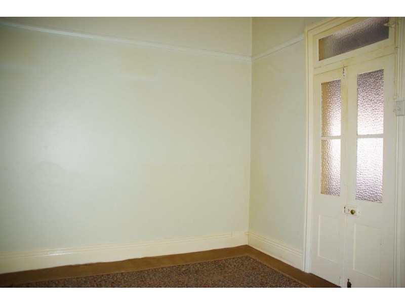 8 Warne Street, Wellington NSW 2820