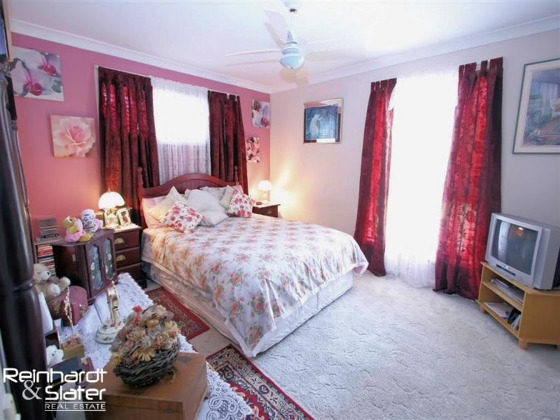 6 Normanhurst Ct, Petrie QLD 4502