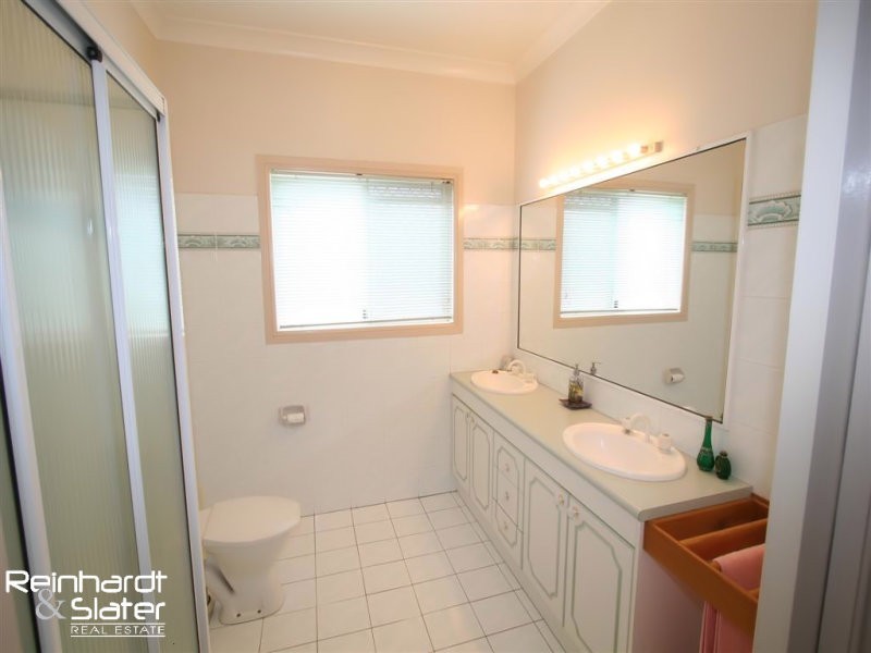 1 Lytham Ct, Albany Creek QLD 4035