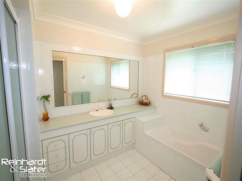 1 Lytham Ct, Albany Creek QLD 4035