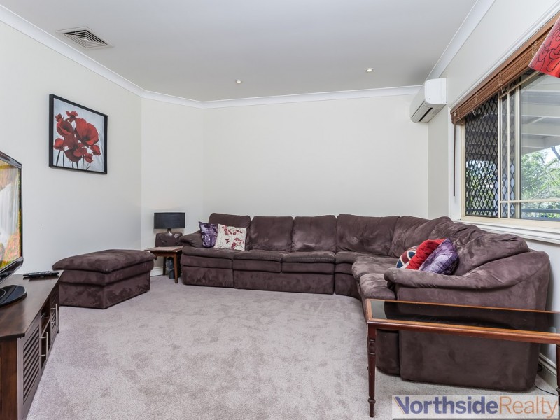 33 Woodburn Place, Ferny Hills QLD 4055