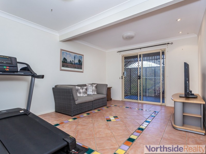 33 Woodburn Place, Ferny Hills QLD 4055