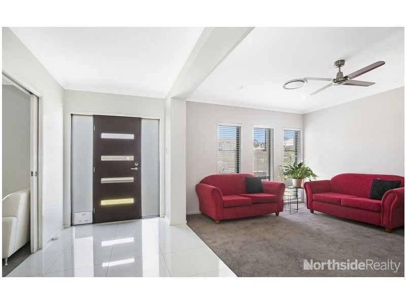 5 Seeana Crescent, Bridgeman Downs QLD 4035