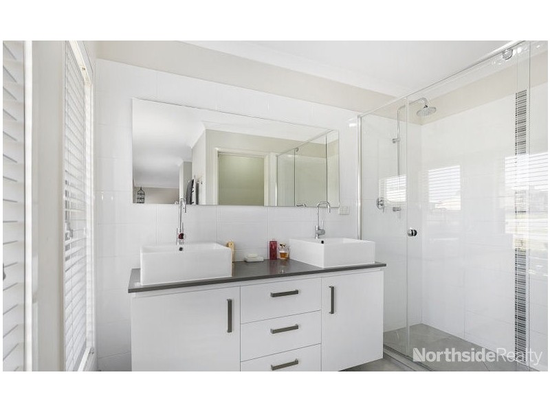 5 Seeana Crescent, Bridgeman Downs QLD 4035