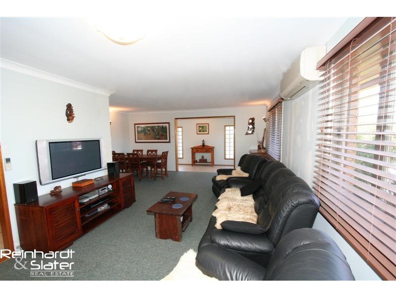 20 Doulton St, Stafford Heights QLD 4053