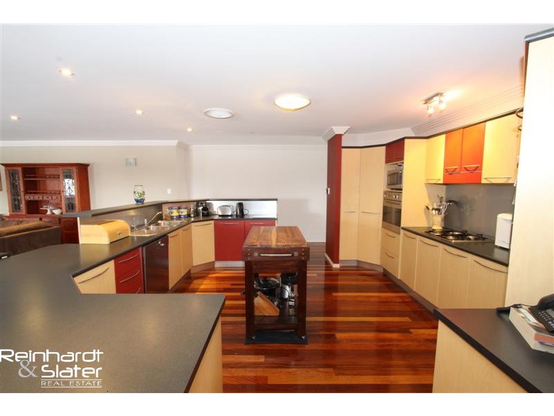 22  Rothschild St, Eatons Hill QLD 4037