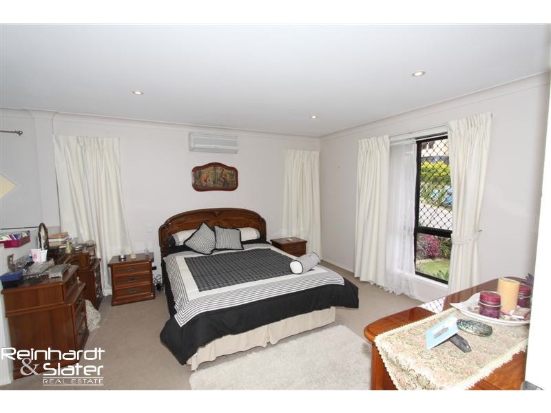 22  Rothschild St, Eatons Hill QLD 4037