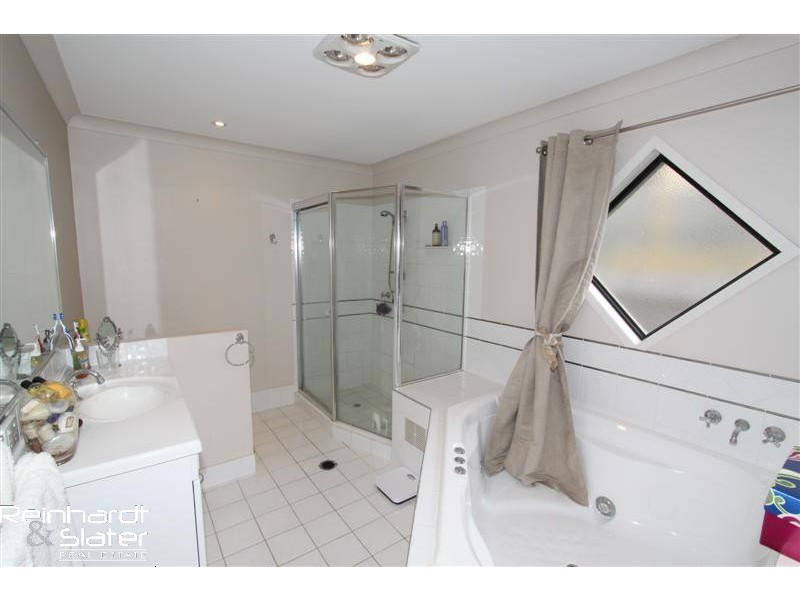 22  Rothschild St, Eatons Hill QLD 4037