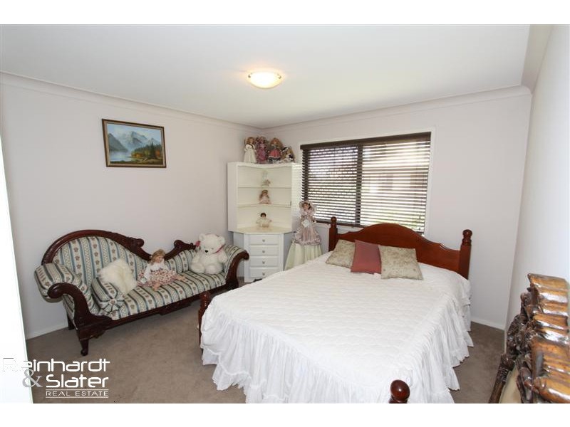 22  Rothschild St, Eatons Hill QLD 4037